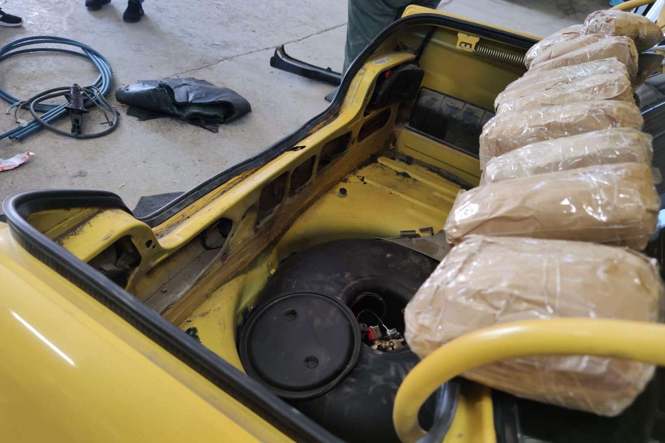 Van'da 4 kilogram uyuşturucu ele geçirildi Van'da 4 kilogram uyuşturucu ele geçirildi